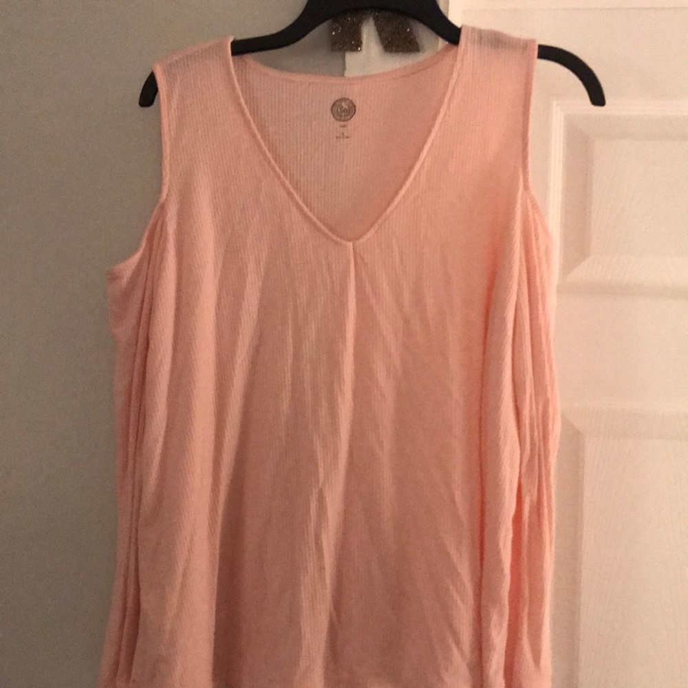 Women’s peekaboo top pink